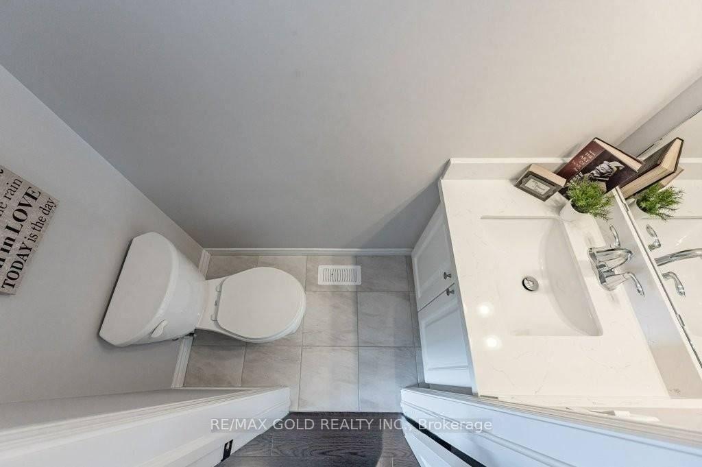 Photo 18 of 5 Pim Lane, Hamilton, Ancaster — HOMEH