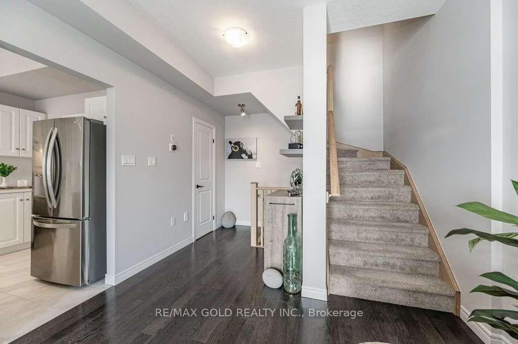Photo 19 of 5 Pim Lane, Hamilton, Ancaster — HOMEH