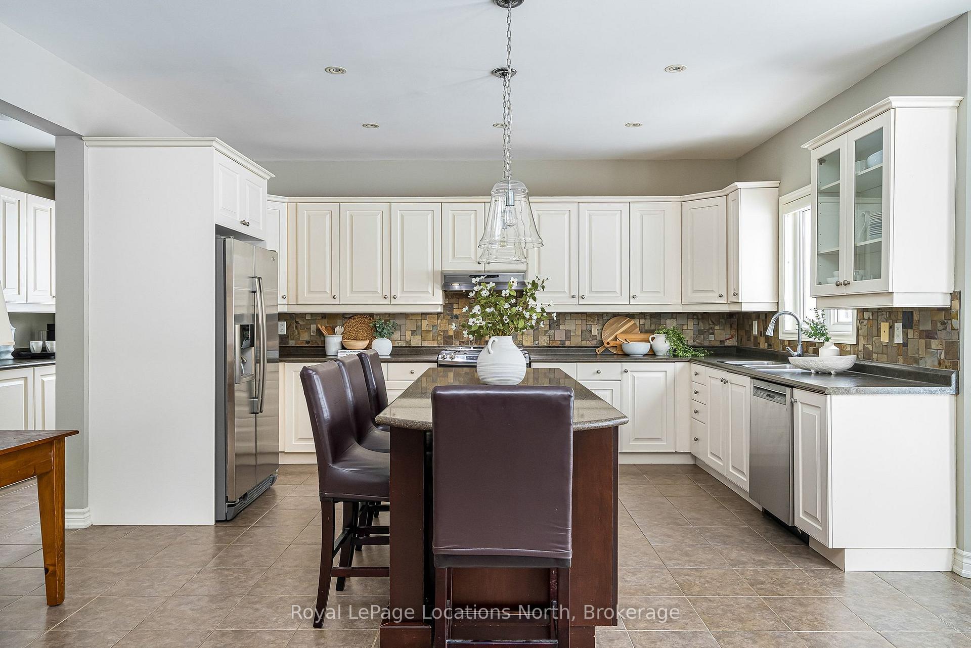 Photo 16 of 59 Kells Crescent, Collingwood — HOMEH