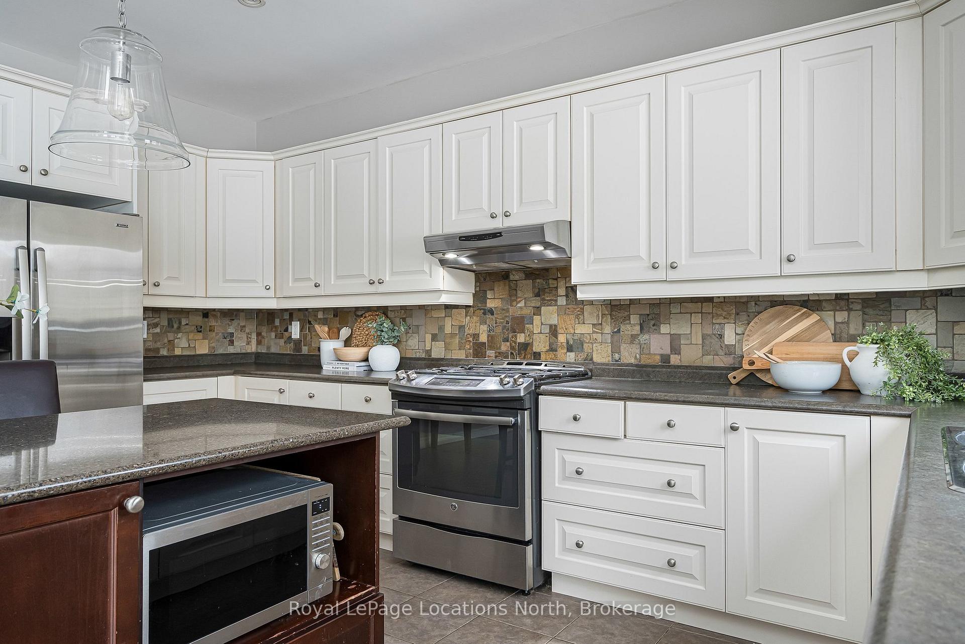 Photo 18 of 59 Kells Crescent, Collingwood — HOMEH