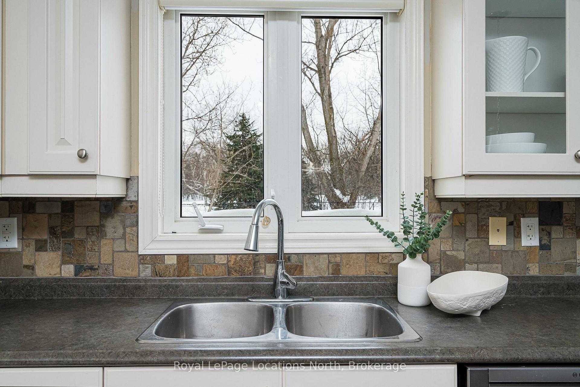 Photo 19 of 59 Kells Crescent, Collingwood — HOMEH