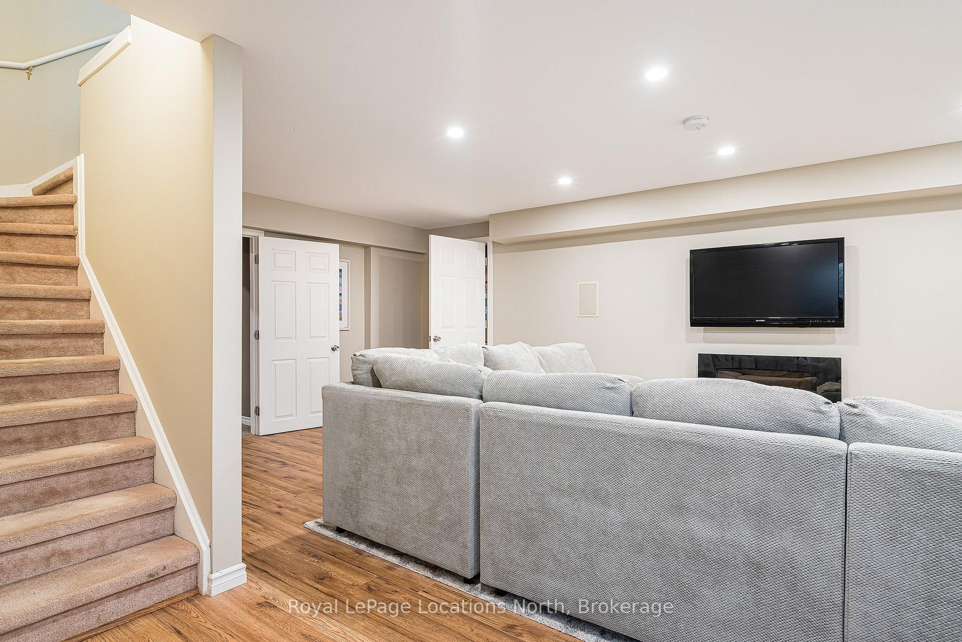 Photo 42 of 59 Kells Crescent, Collingwood — HOMEH