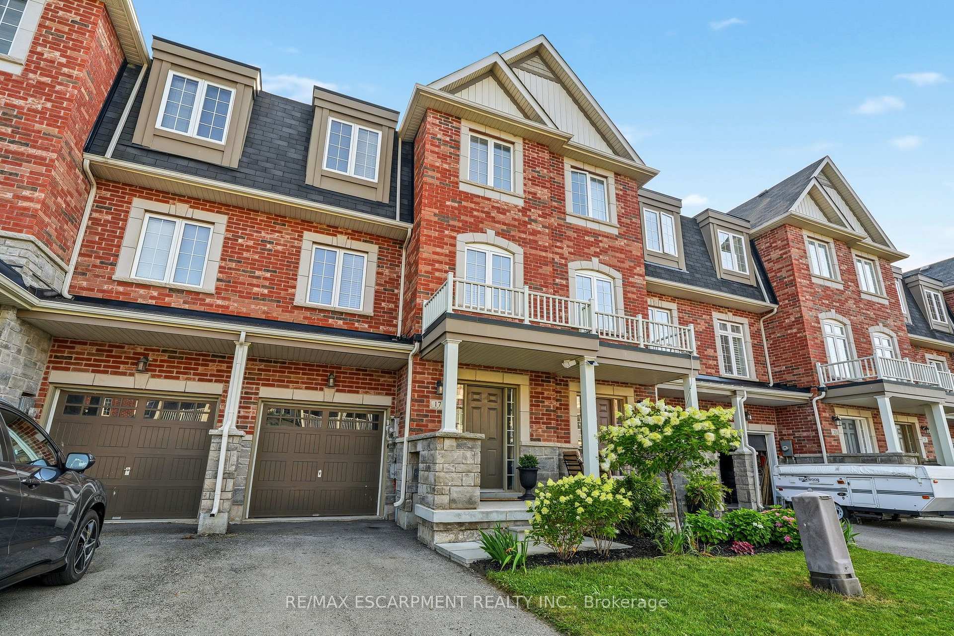 Photo 1 of 17 Savage Drive, Hamilton, Waterdown — HOMEH
