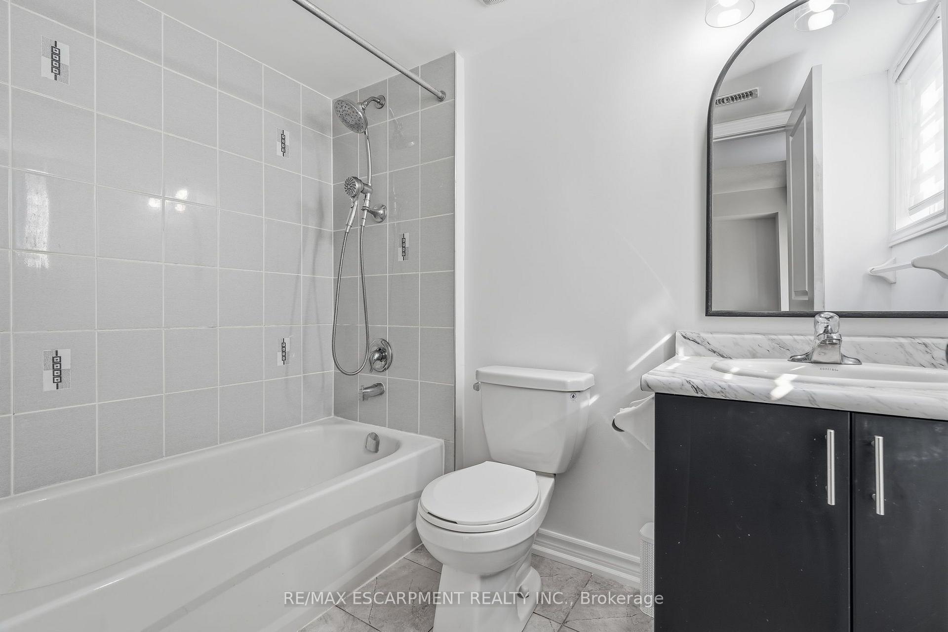 Photo 6 of 17 Savage Drive, Hamilton, Waterdown — HOMEH