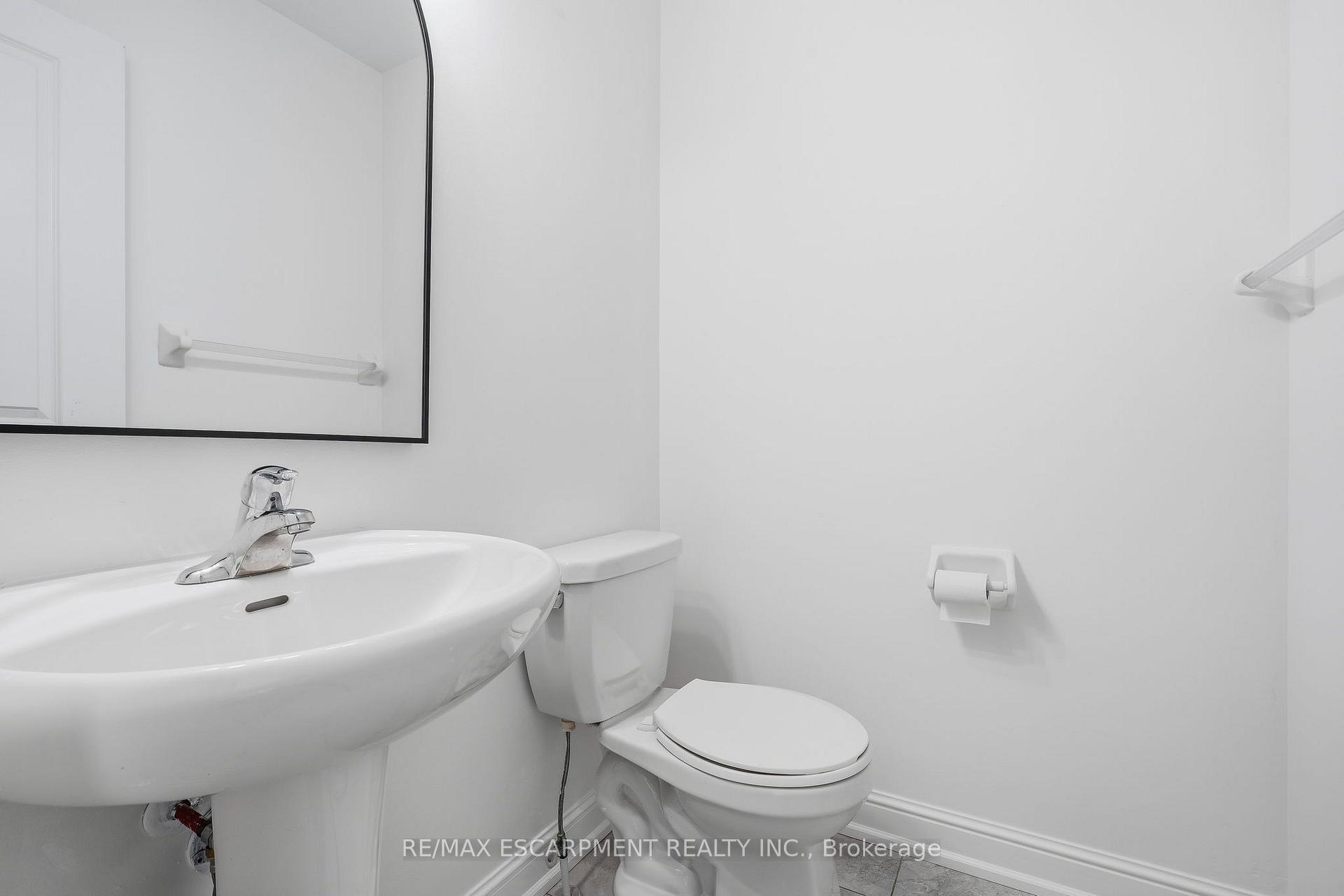 Photo 17 of 17 Savage Drive, Hamilton, Waterdown — HOMEH