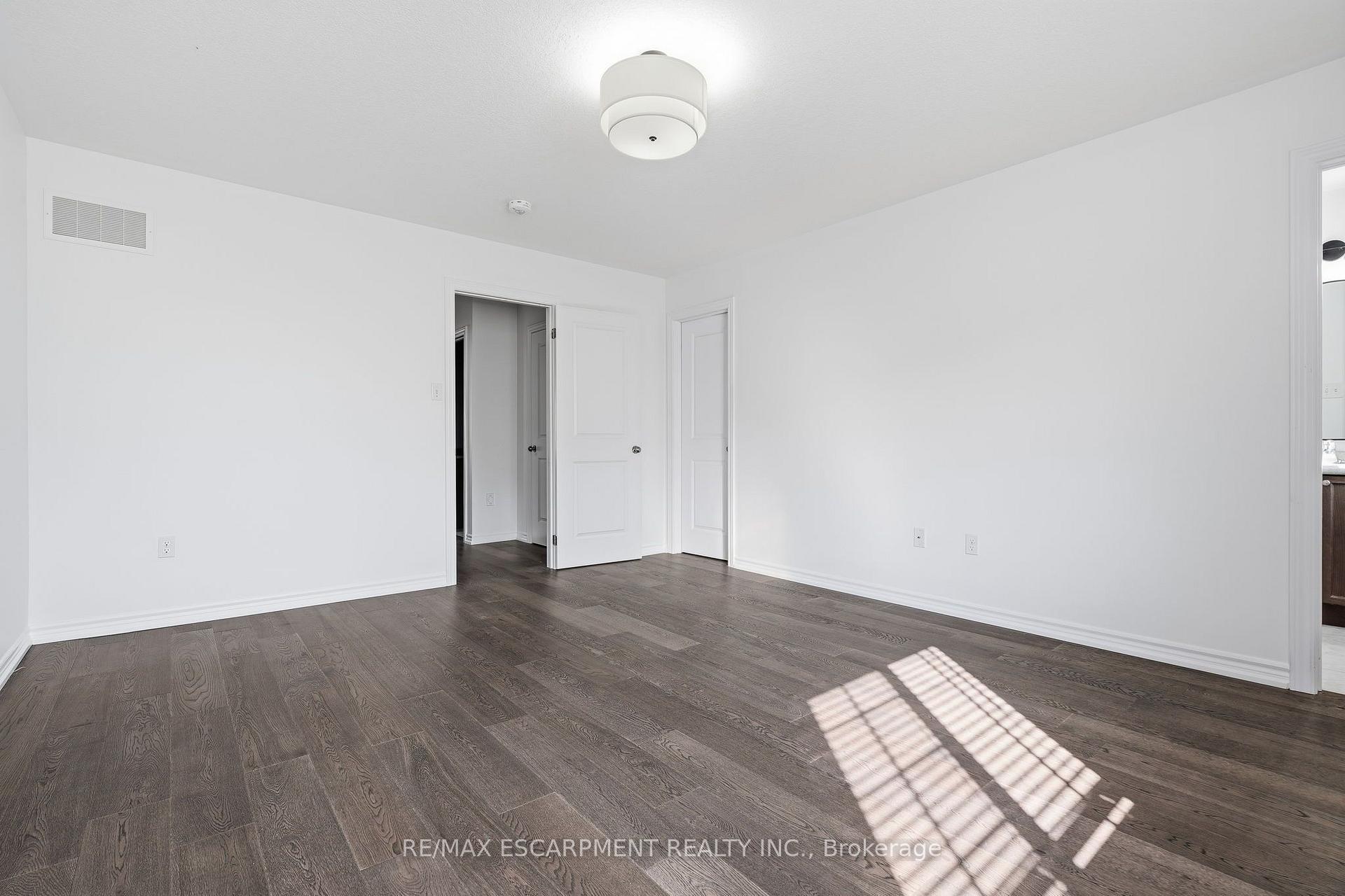 Photo 19 of 17 Savage Drive, Hamilton, Waterdown — HOMEH