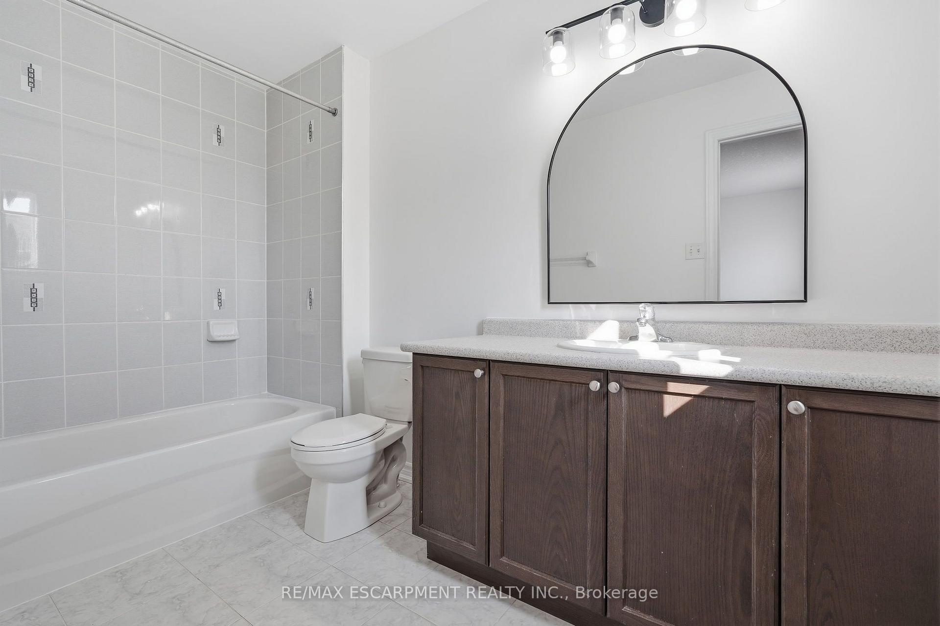 Photo 20 of 17 Savage Drive, Hamilton, Waterdown — HOMEH