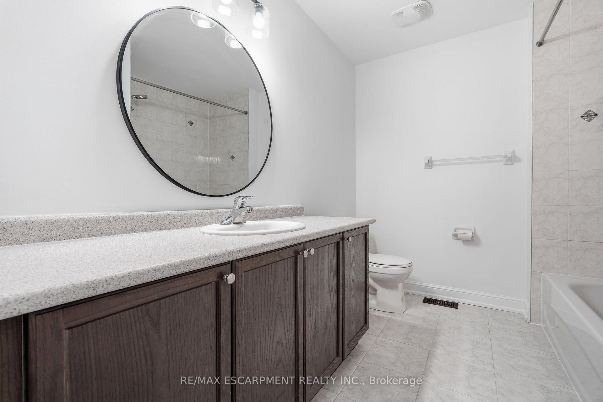 Photo 22 of 17 Savage Drive, Hamilton, Waterdown — HOMEH