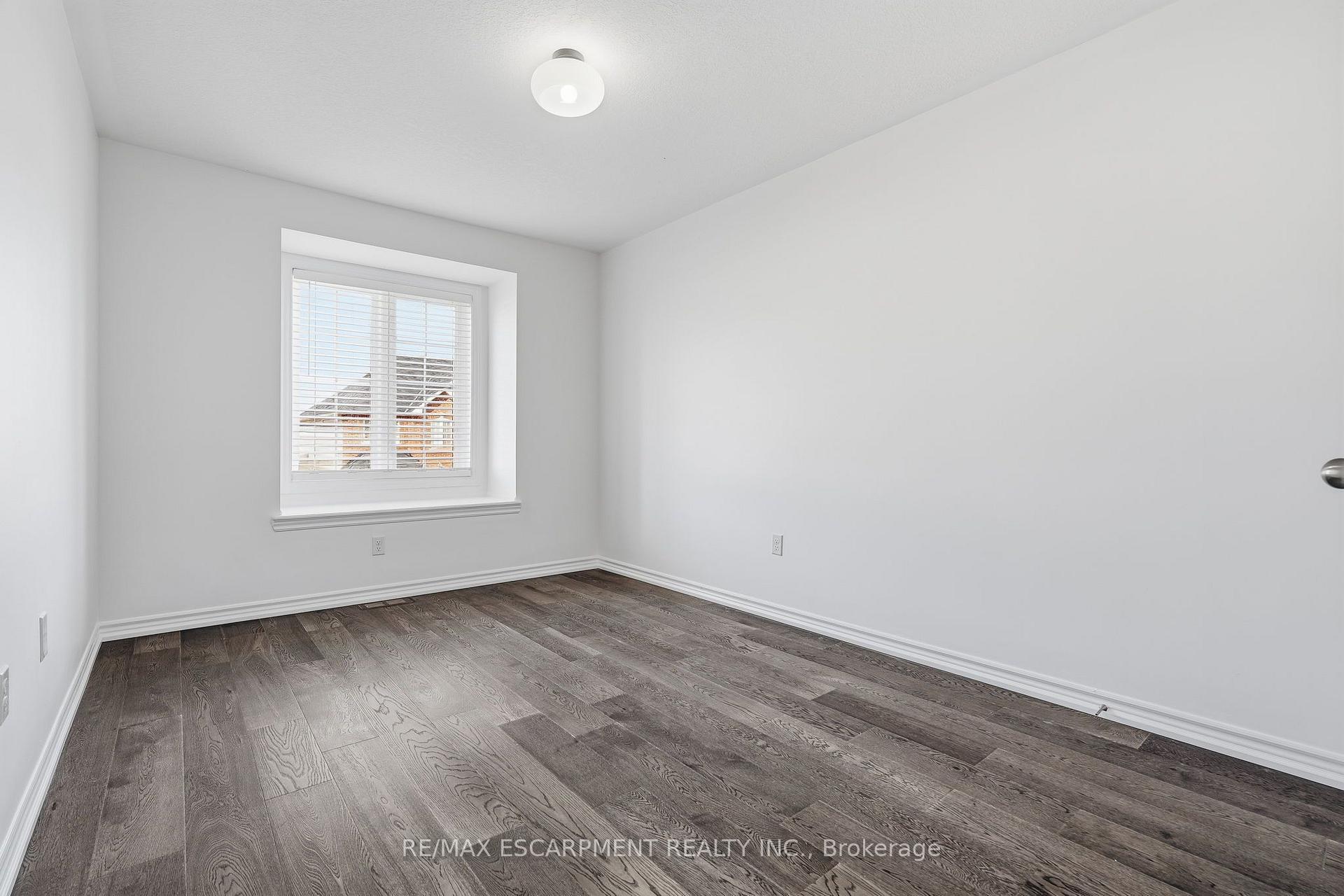 Photo 24 of 17 Savage Drive, Hamilton, Waterdown — HOMEH