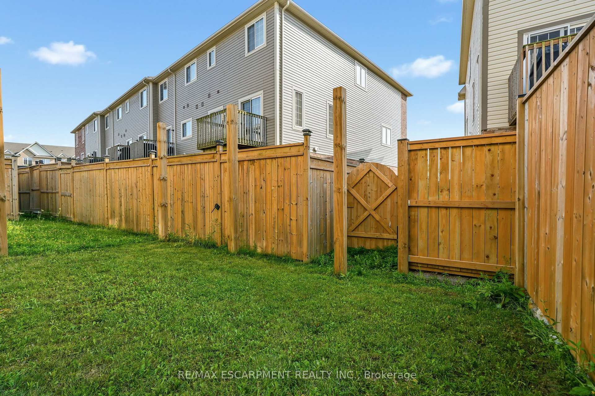 Photo 29 of 17 Savage Drive, Hamilton, Waterdown — HOMEH