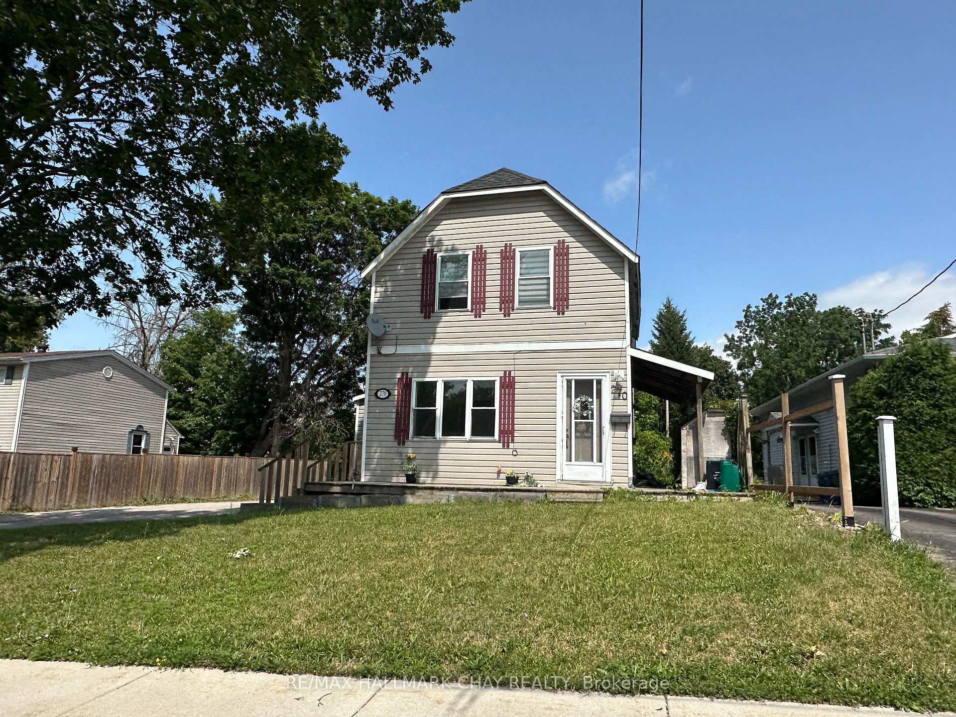 Front of Unit A, 270 Moffat Street