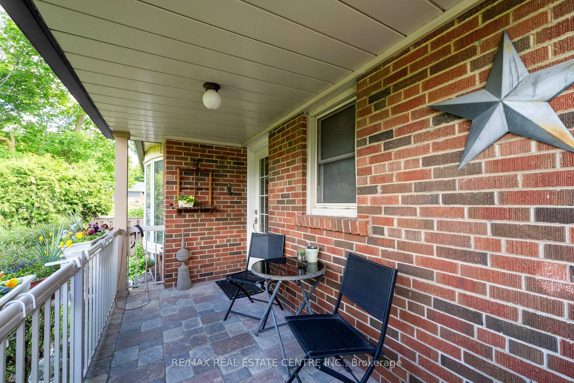 Photo 4 of 2 Bard Lane, Halton Hills, Georgetown — HOMEH