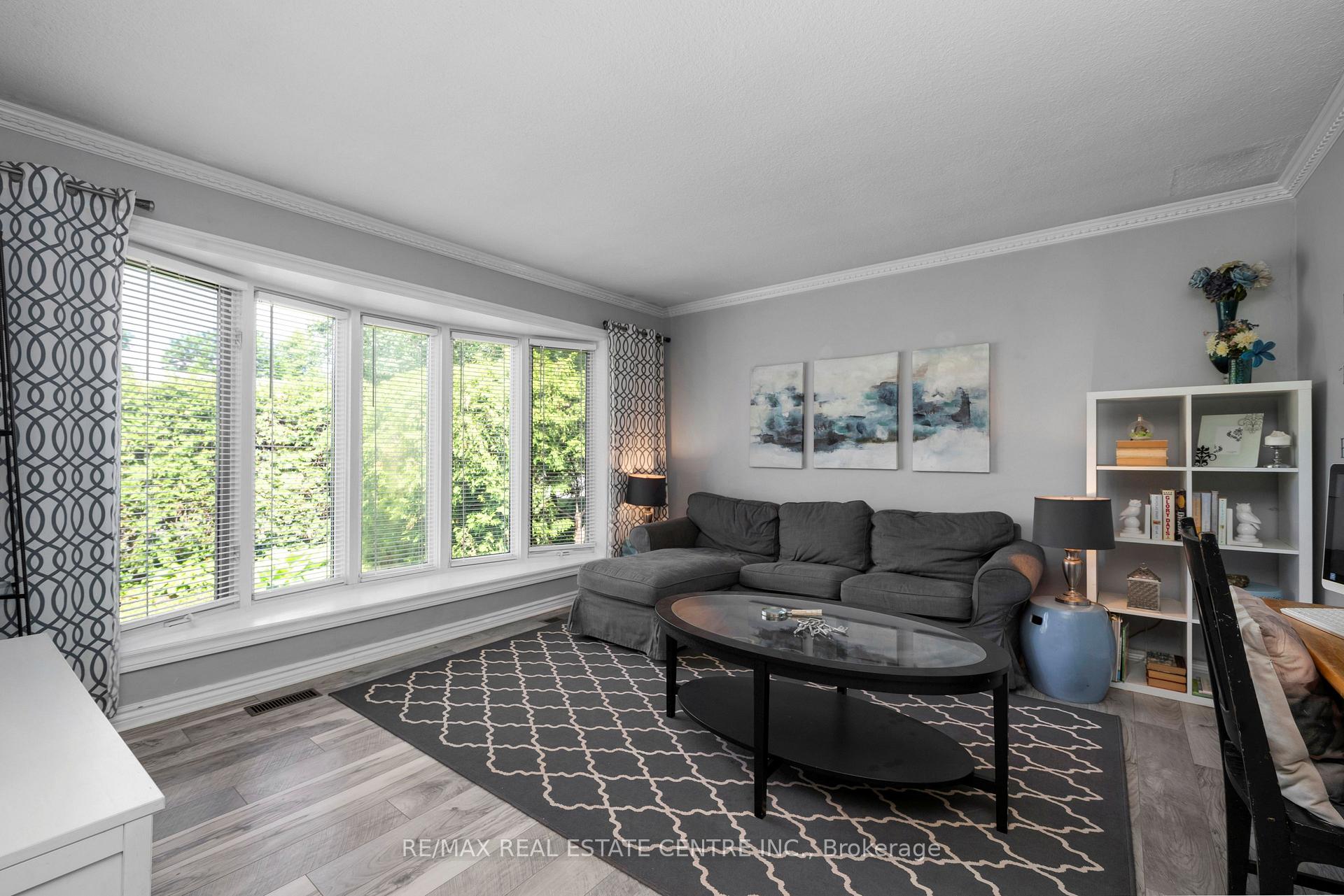 Photo 6 of 2 Bard Lane, Halton Hills, Georgetown — HOMEH