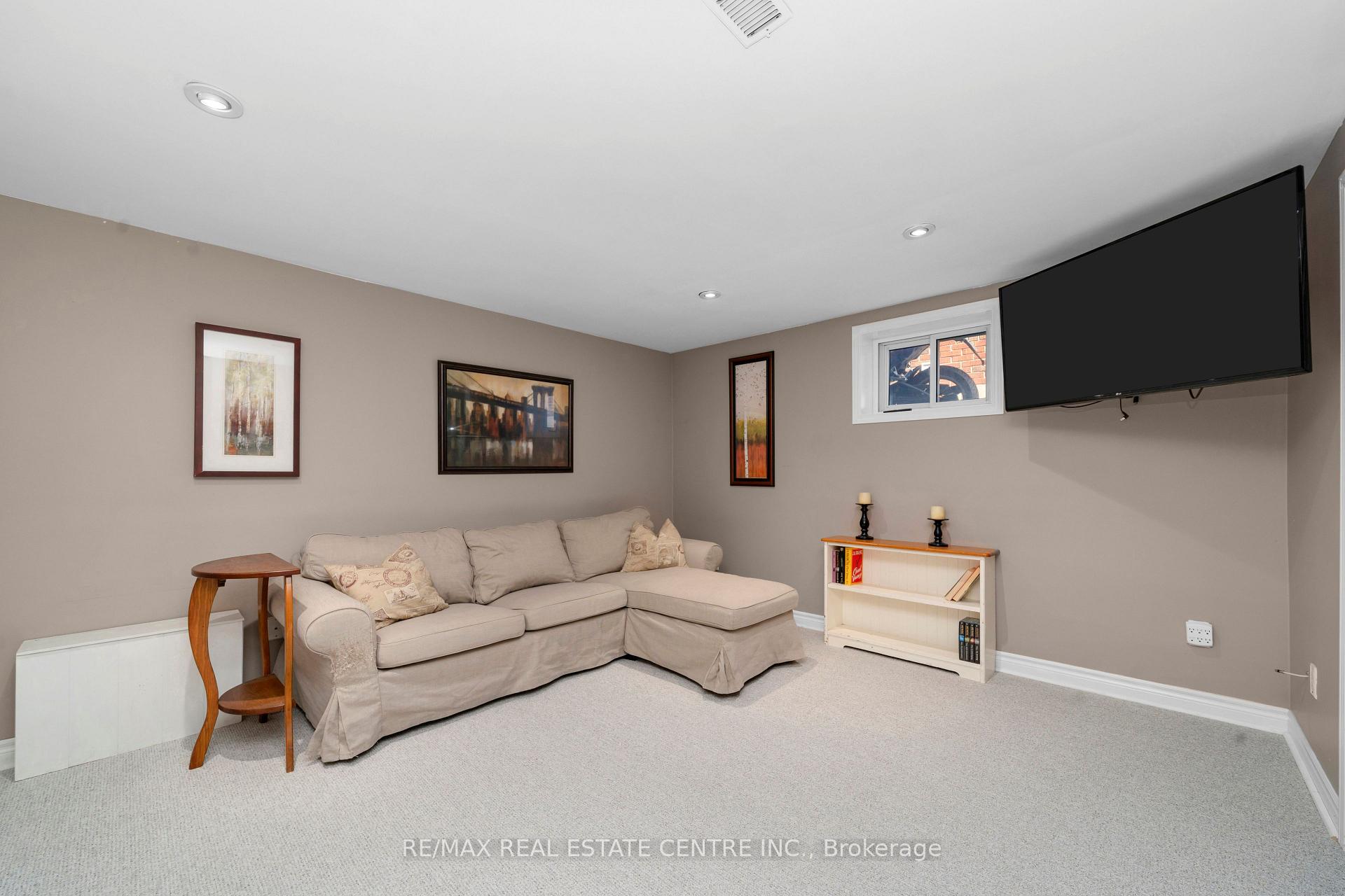 Photo 13 of 2 Bard Lane, Halton Hills, Georgetown — HOMEH