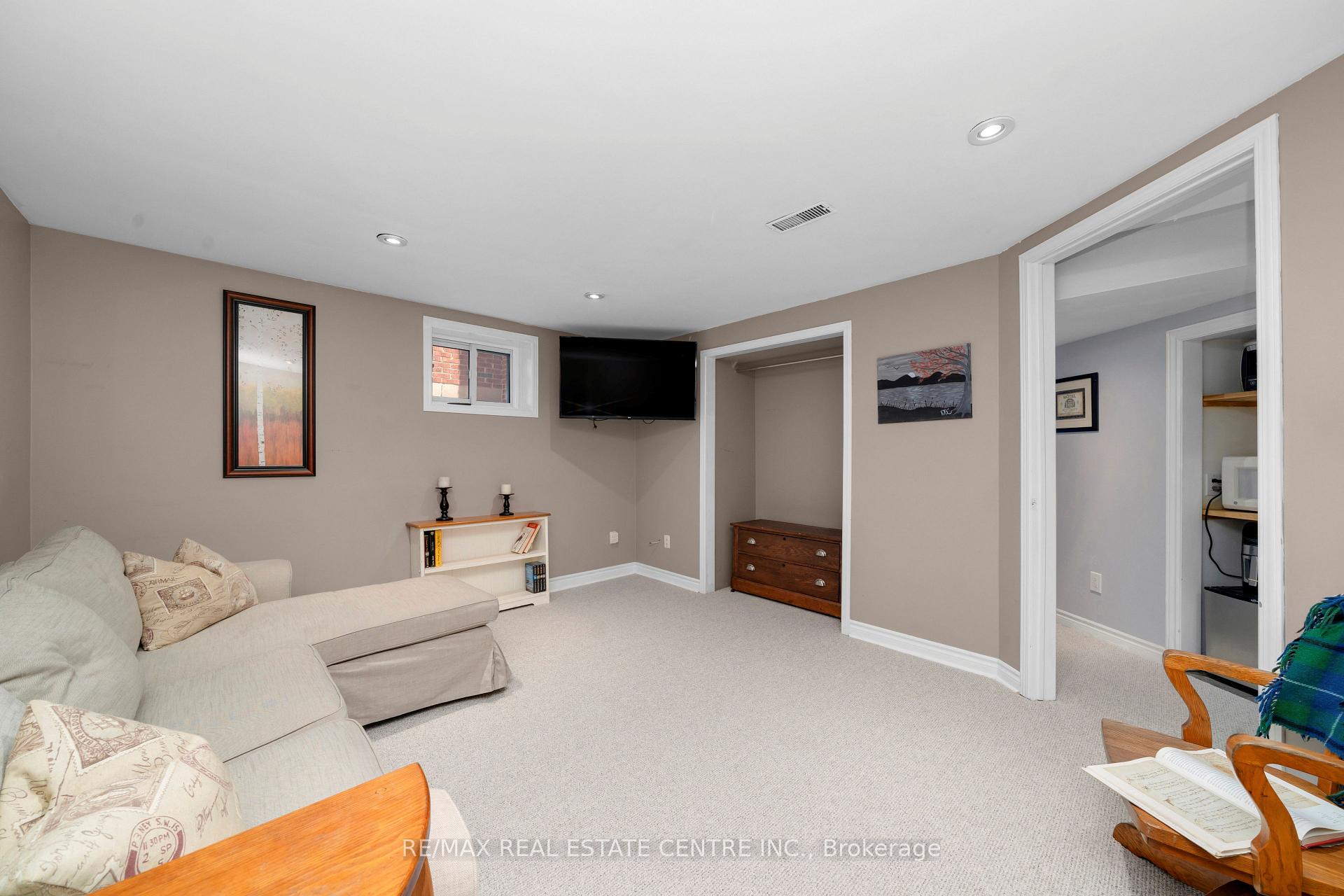 Photo 14 of 2 Bard Lane, Halton Hills, Georgetown — HOMEH