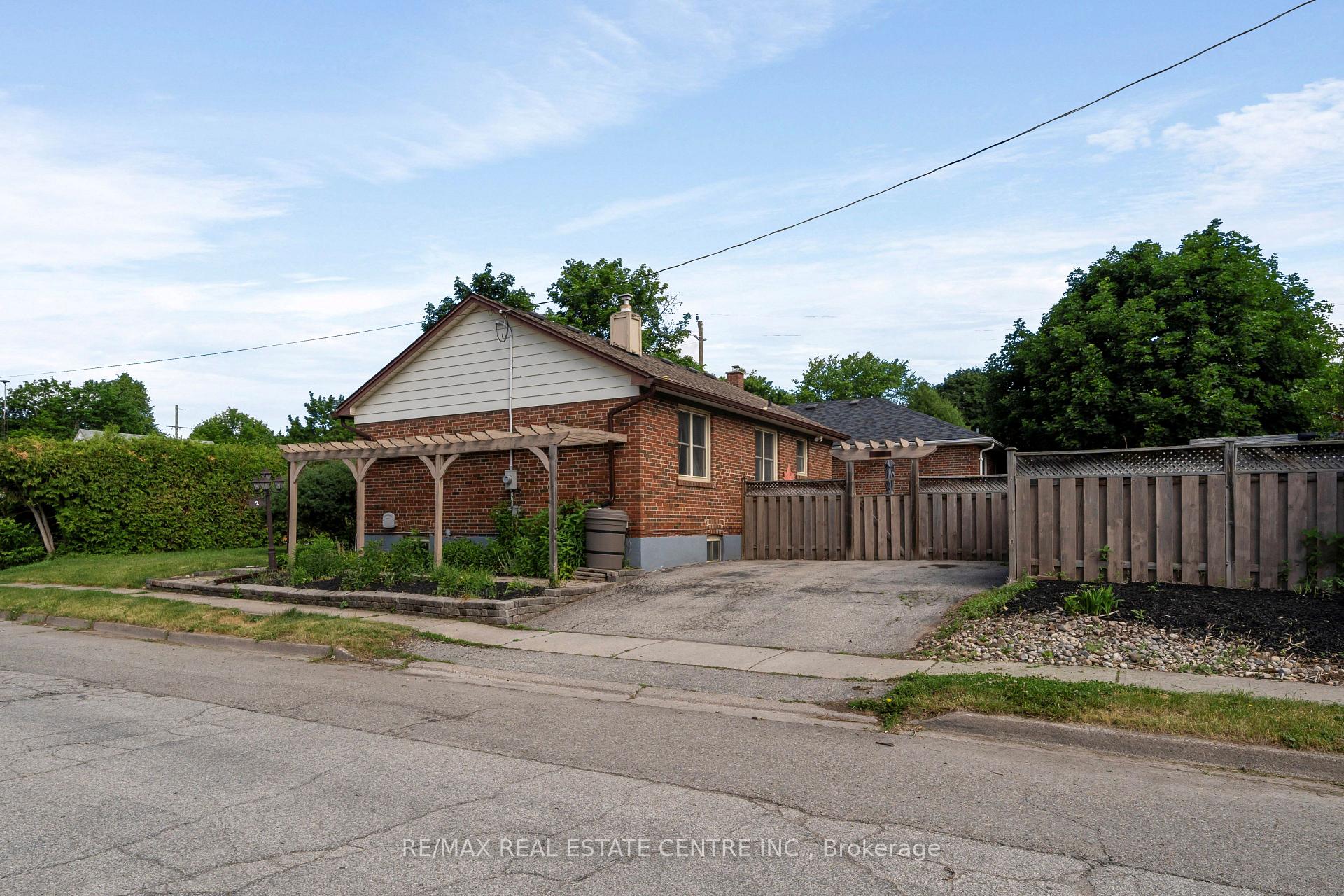 Photo 19 of 2 Bard Lane, Halton Hills, Georgetown — HOMEH
