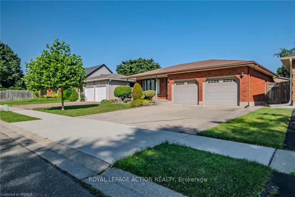 Photo 2 of 41 Royal Oak Drive, Brantford, Greenbrier — HOMEH