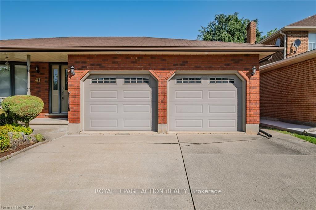 Photo 3 of 41 Royal Oak Drive, Brantford, Greenbrier — HOMEH