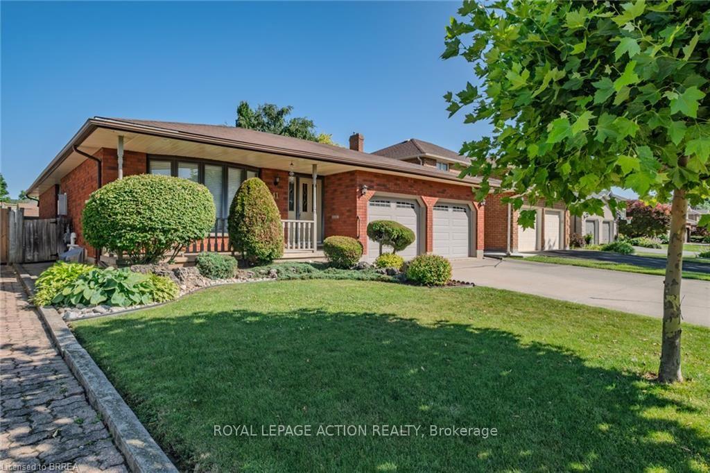 Photo 4 of 41 Royal Oak Drive, Brantford, Greenbrier — HOMEH