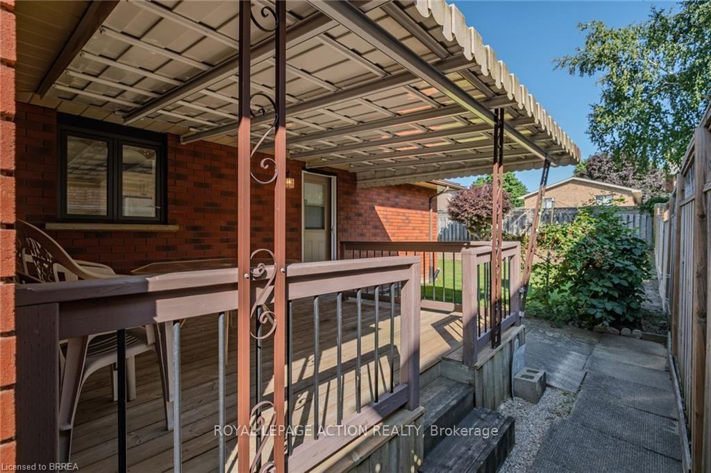 Photo 7 of 41 Royal Oak Drive, Brantford, Greenbrier — HOMEH