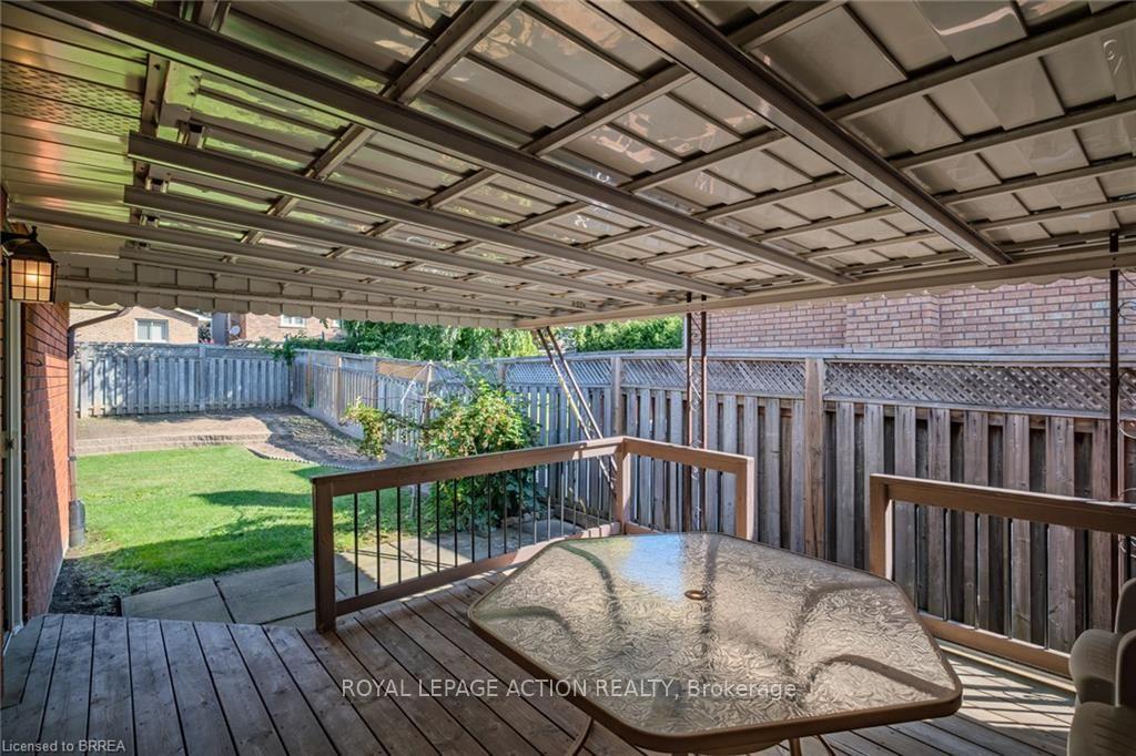 Photo 9 of 41 Royal Oak Drive, Brantford, Greenbrier — HOMEH