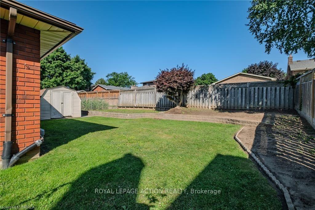 Photo 11 of 41 Royal Oak Drive, Brantford, Greenbrier — HOMEH