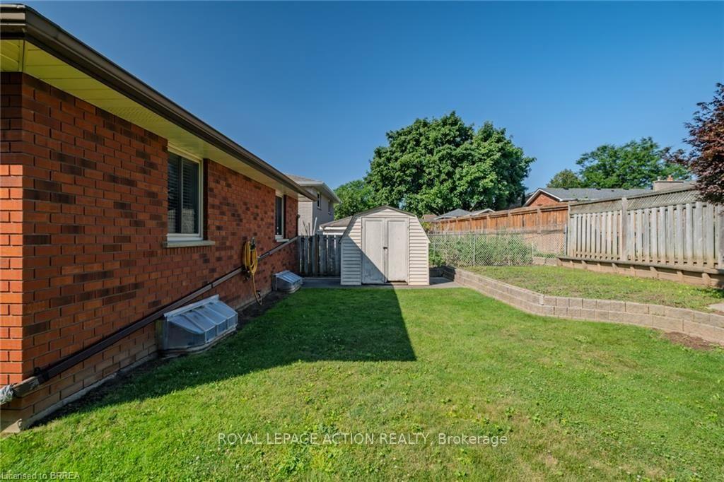 Photo 12 of 41 Royal Oak Drive, Brantford, Greenbrier — HOMEH