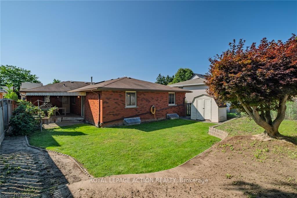 Photo 13 of 41 Royal Oak Drive, Brantford, Greenbrier — HOMEH