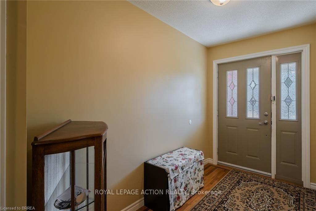 Photo 14 of 41 Royal Oak Drive, Brantford, Greenbrier — HOMEH