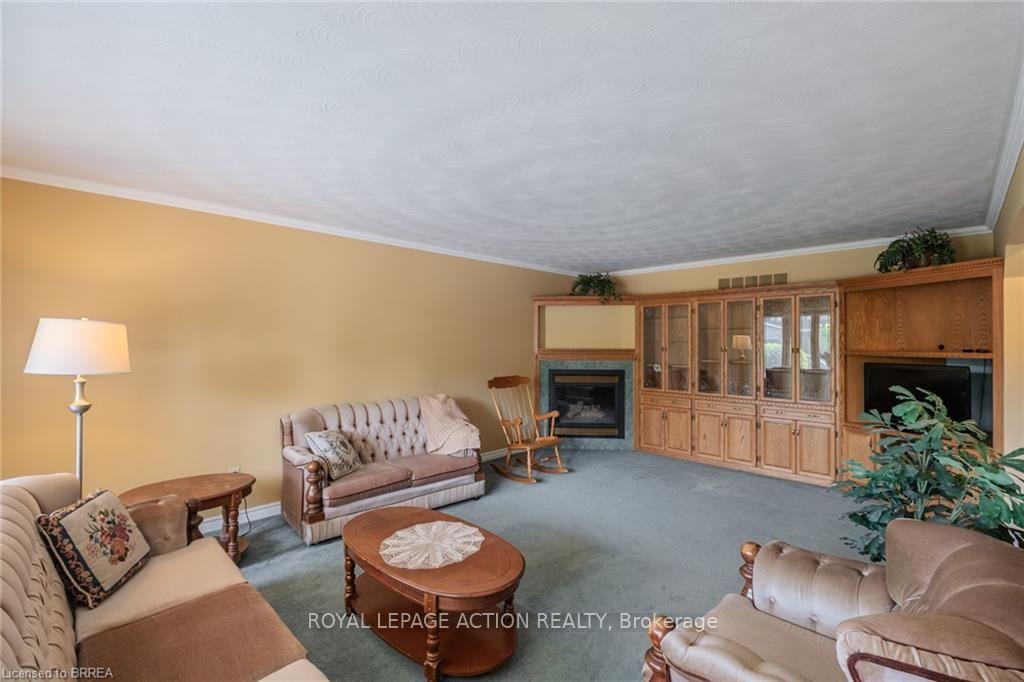 Photo 18 of 41 Royal Oak Drive, Brantford, Greenbrier — HOMEH