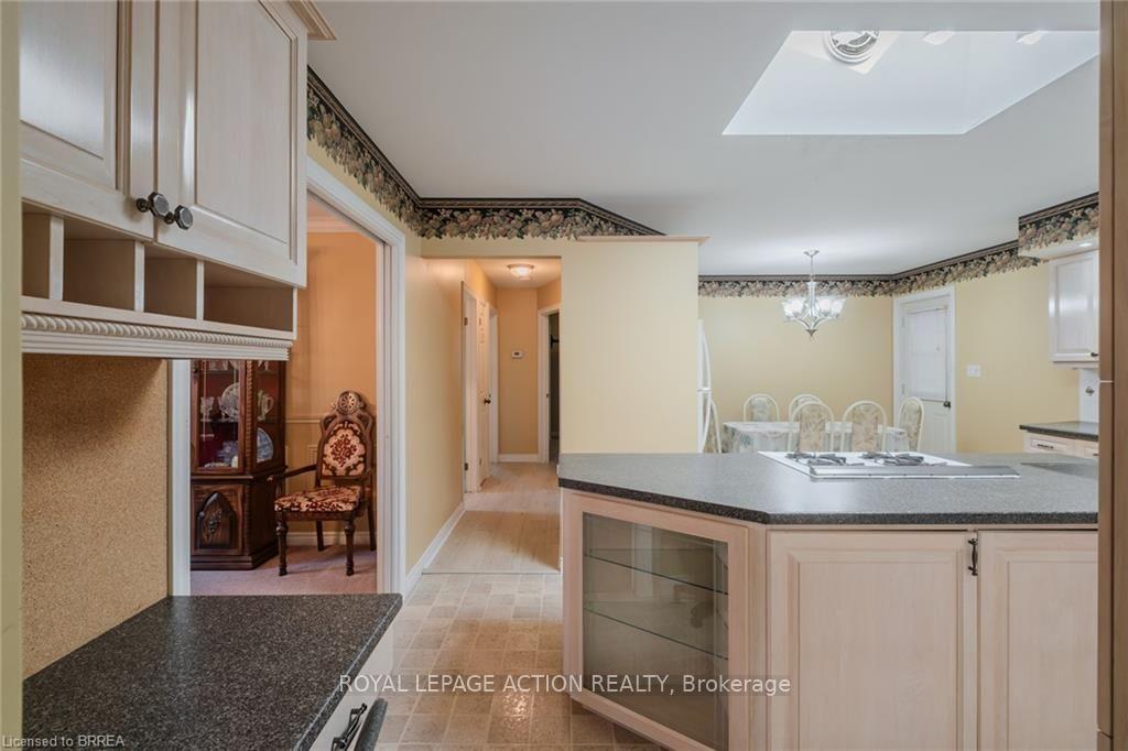 Photo 19 of 41 Royal Oak Drive, Brantford, Greenbrier — HOMEH