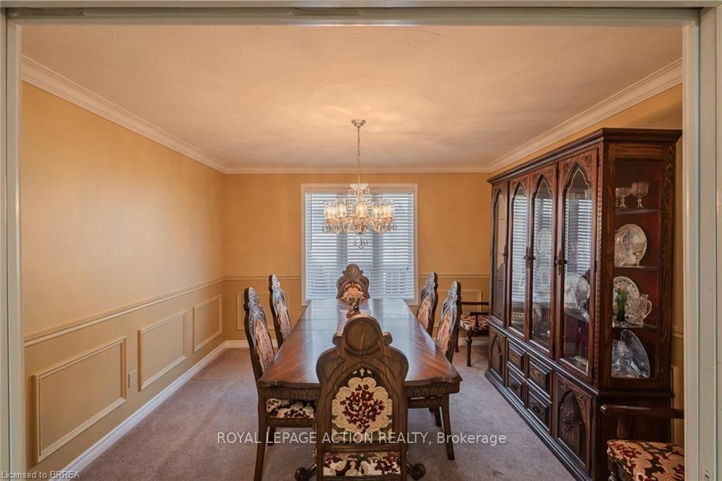 Photo 26 of 41 Royal Oak Drive, Brantford, Greenbrier — HOMEH