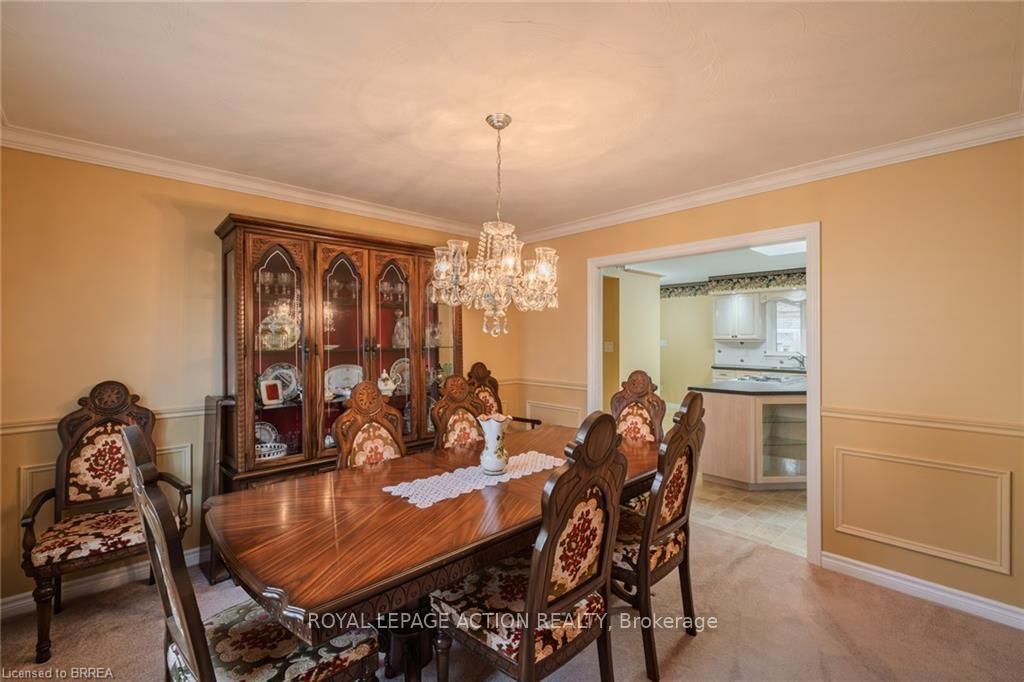 Photo 27 of 41 Royal Oak Drive, Brantford, Greenbrier — HOMEH
