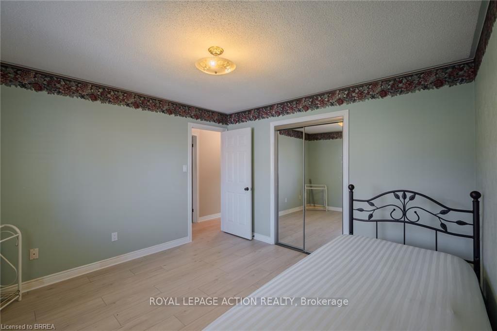 Photo 31 of 41 Royal Oak Drive, Brantford, Greenbrier — HOMEH