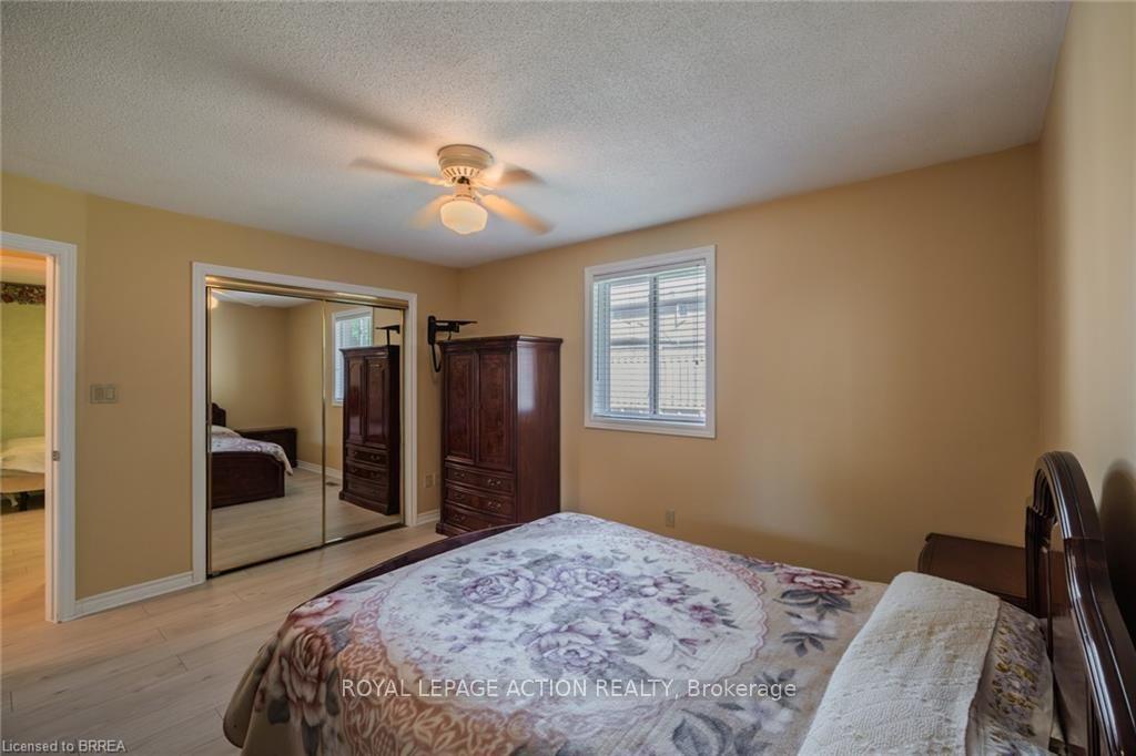 Photo 33 of 41 Royal Oak Drive, Brantford, Greenbrier — HOMEH
