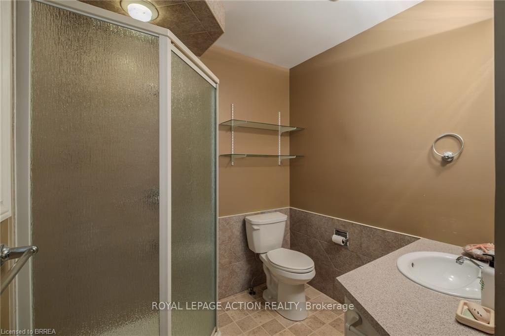 Photo 35 of 41 Royal Oak Drive, Brantford, Greenbrier — HOMEH