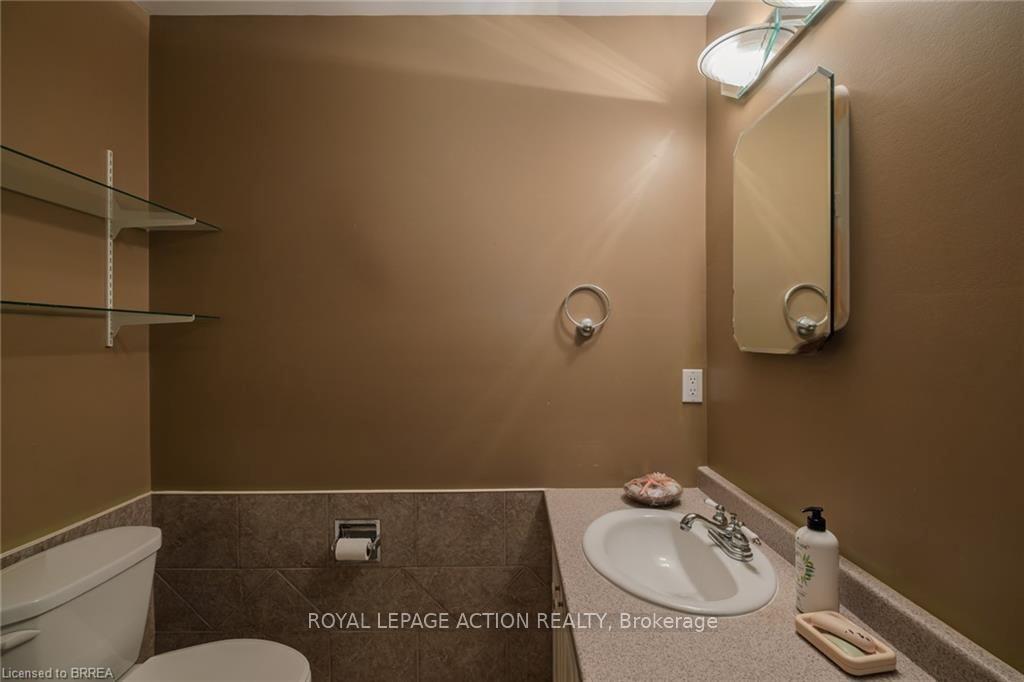 Photo 36 of 41 Royal Oak Drive, Brantford, Greenbrier — HOMEH