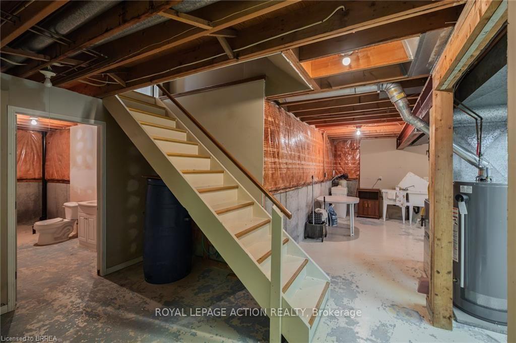 Photo 37 of 41 Royal Oak Drive, Brantford, Greenbrier — HOMEH