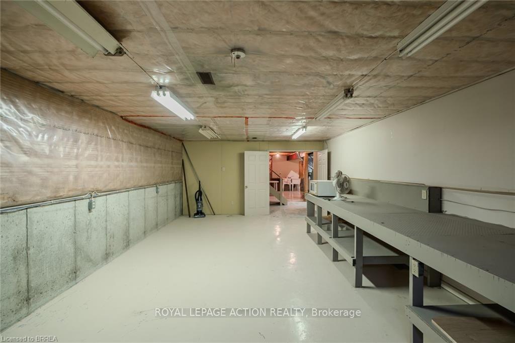 Photo 39 of 41 Royal Oak Drive, Brantford, Greenbrier — HOMEH