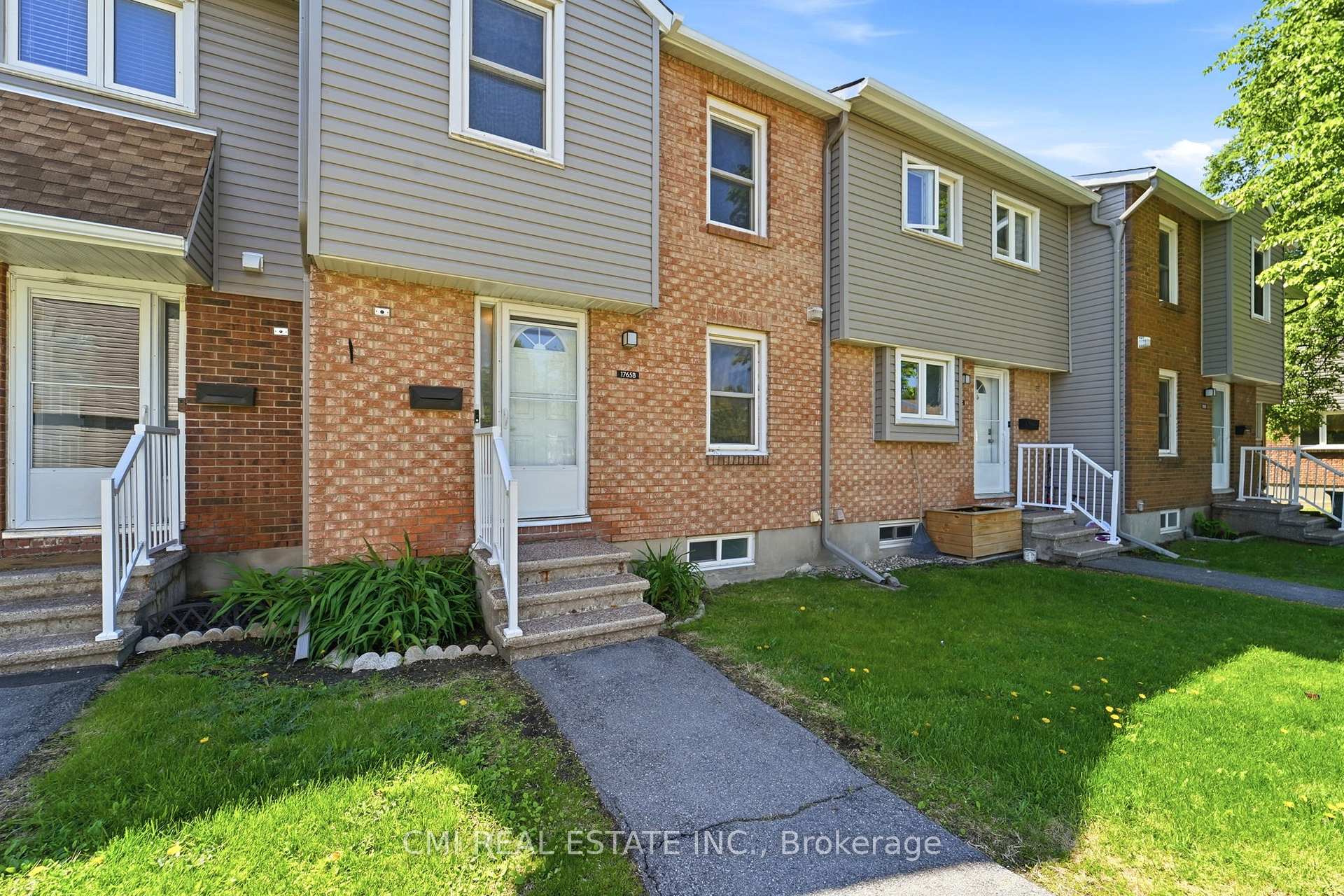 Photo 3 of Unit B, 1765 Lamoureux Drive, Ottawa, Queenswood Heights South — HOMEH