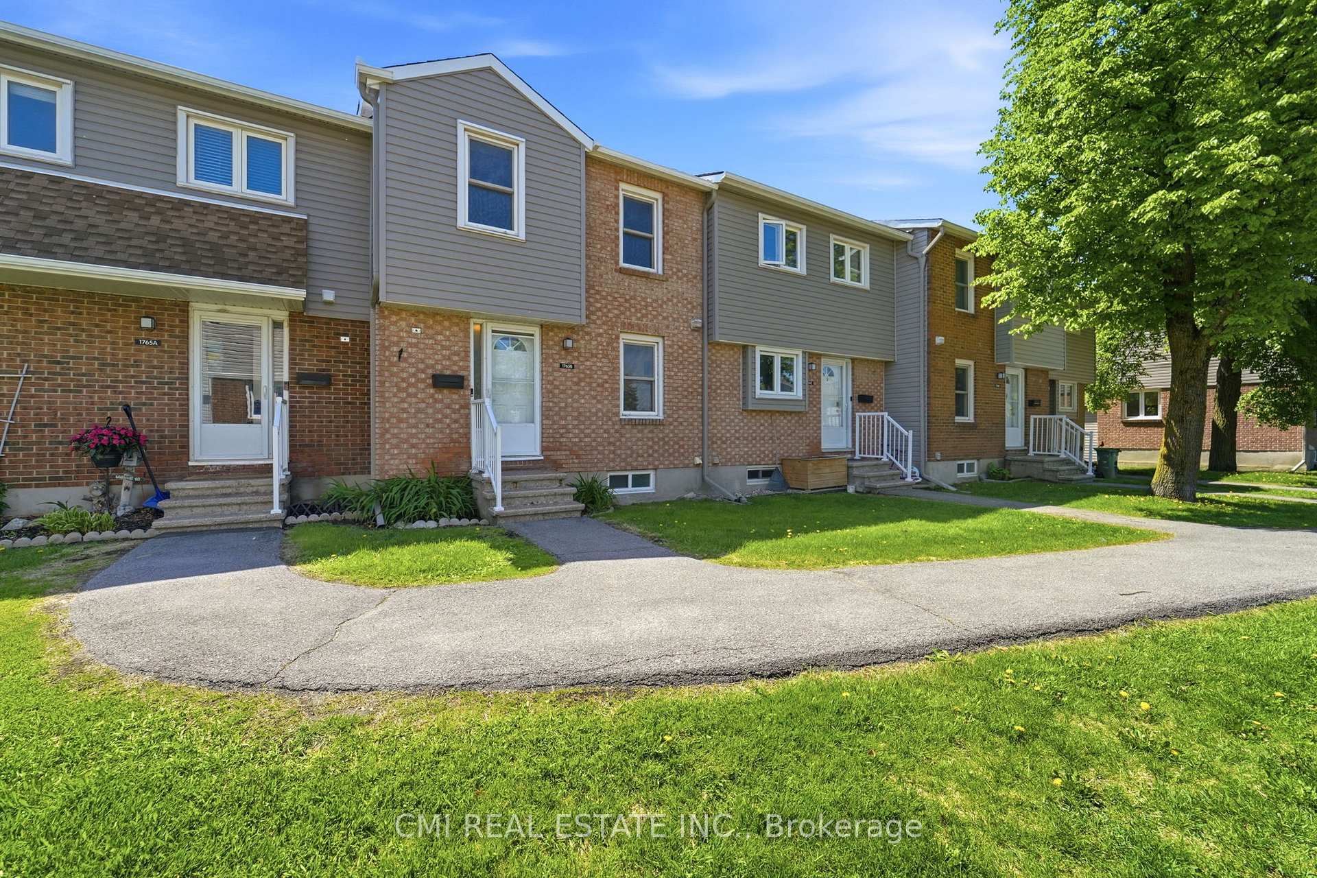 Photo 5 of Unit B, 1765 Lamoureux Drive, Ottawa, Queenswood Heights South — HOMEH