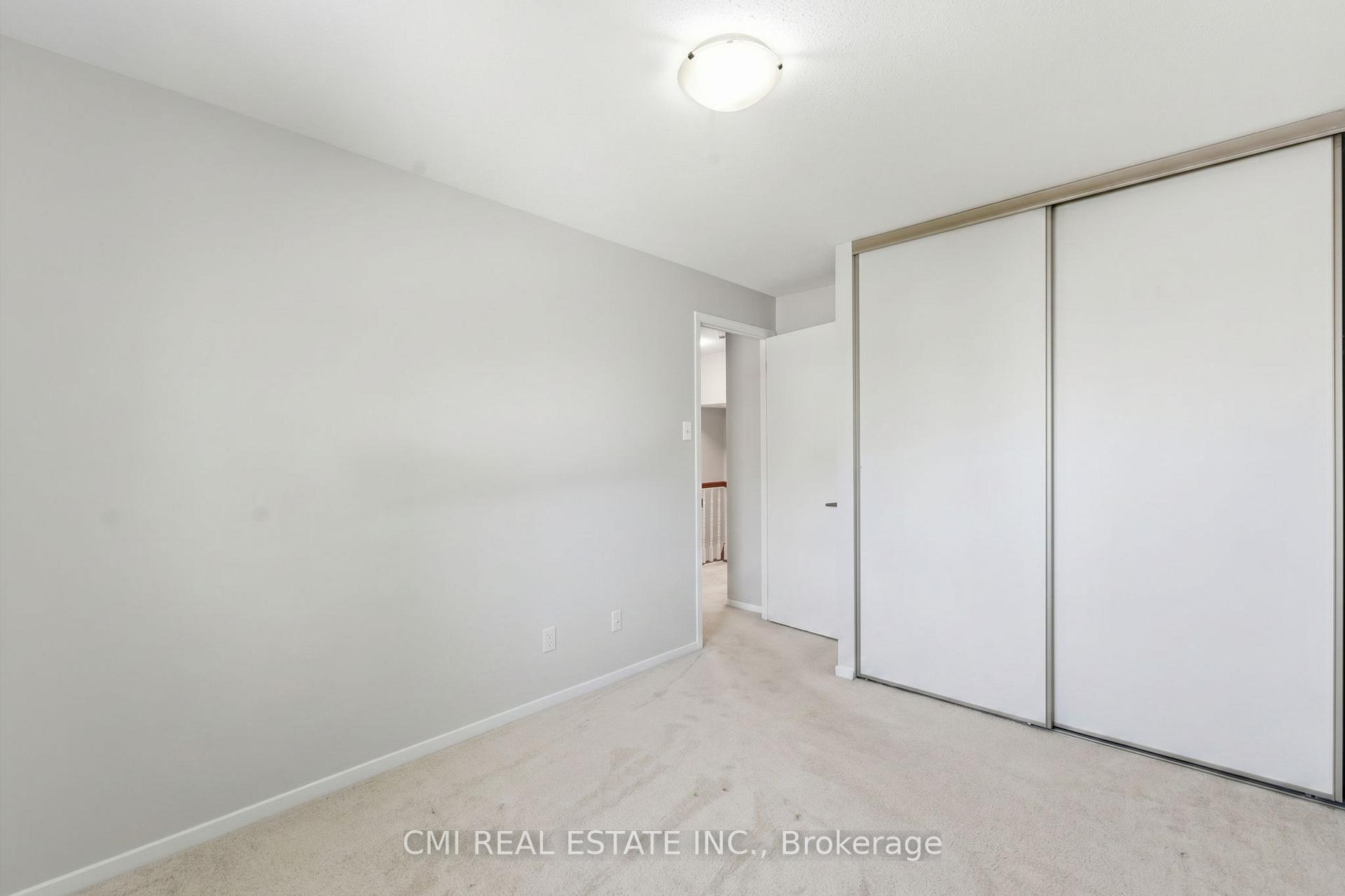 Photo 8 of Unit B, 1765 Lamoureux Drive, Ottawa, Queenswood Heights South — HOMEH