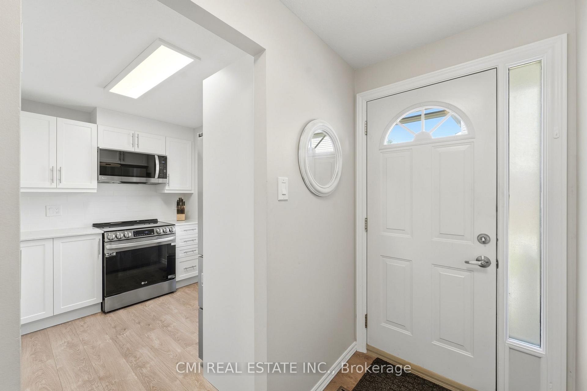 Photo 13 of Unit B, 1765 Lamoureux Drive, Ottawa, Queenswood Heights South — HOMEH