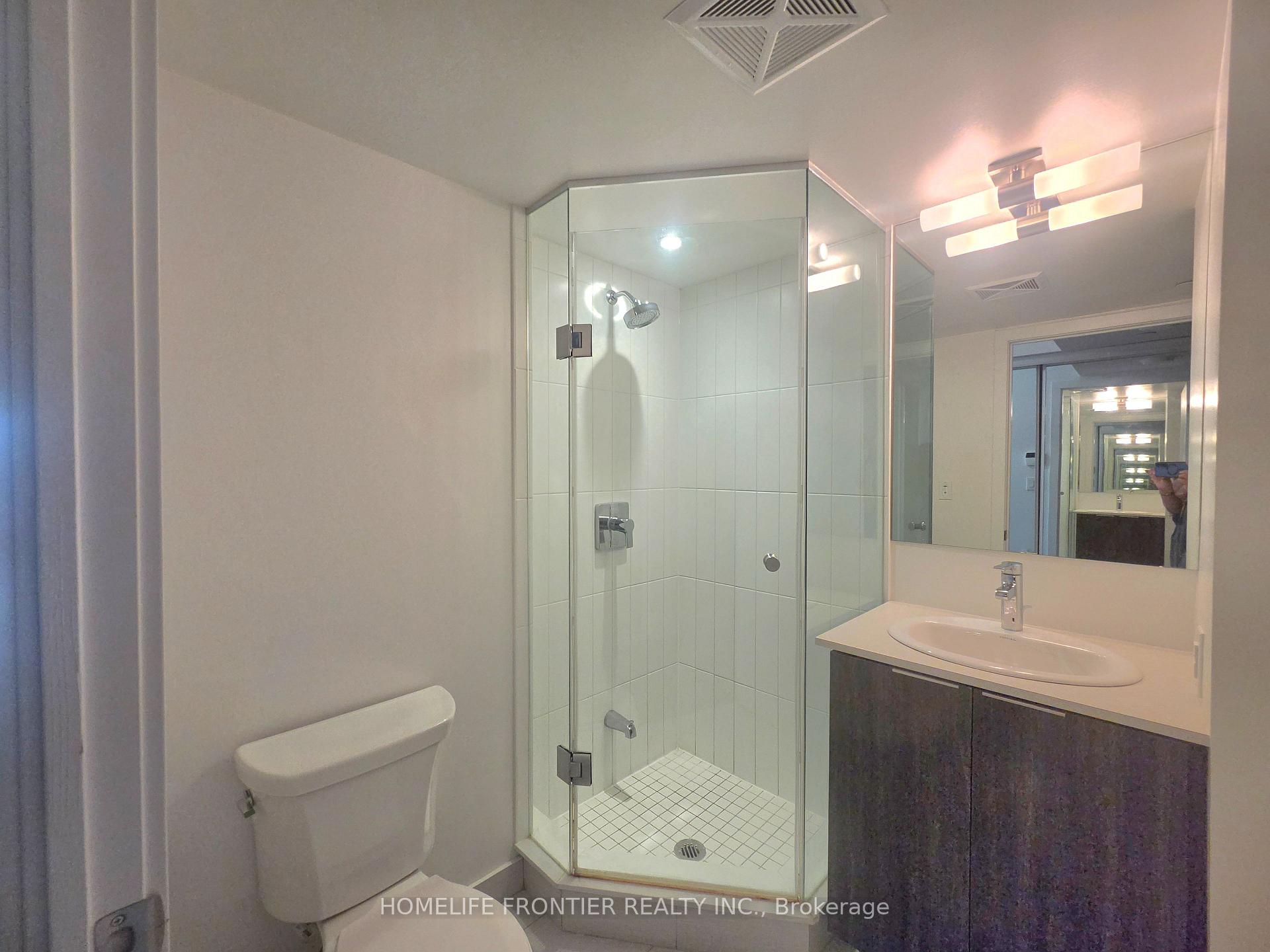 Photo 5 of Unit 1701, 955 Bay Street, Toronto, Bay Street Corridor — HOMEH