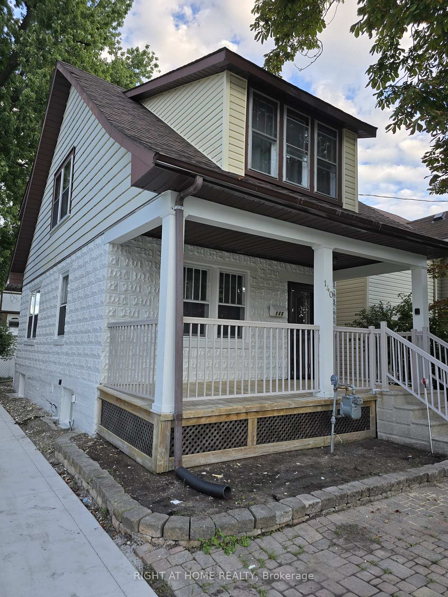 Photo 2 of 140 Napier Street, Sarnia — HOMEH