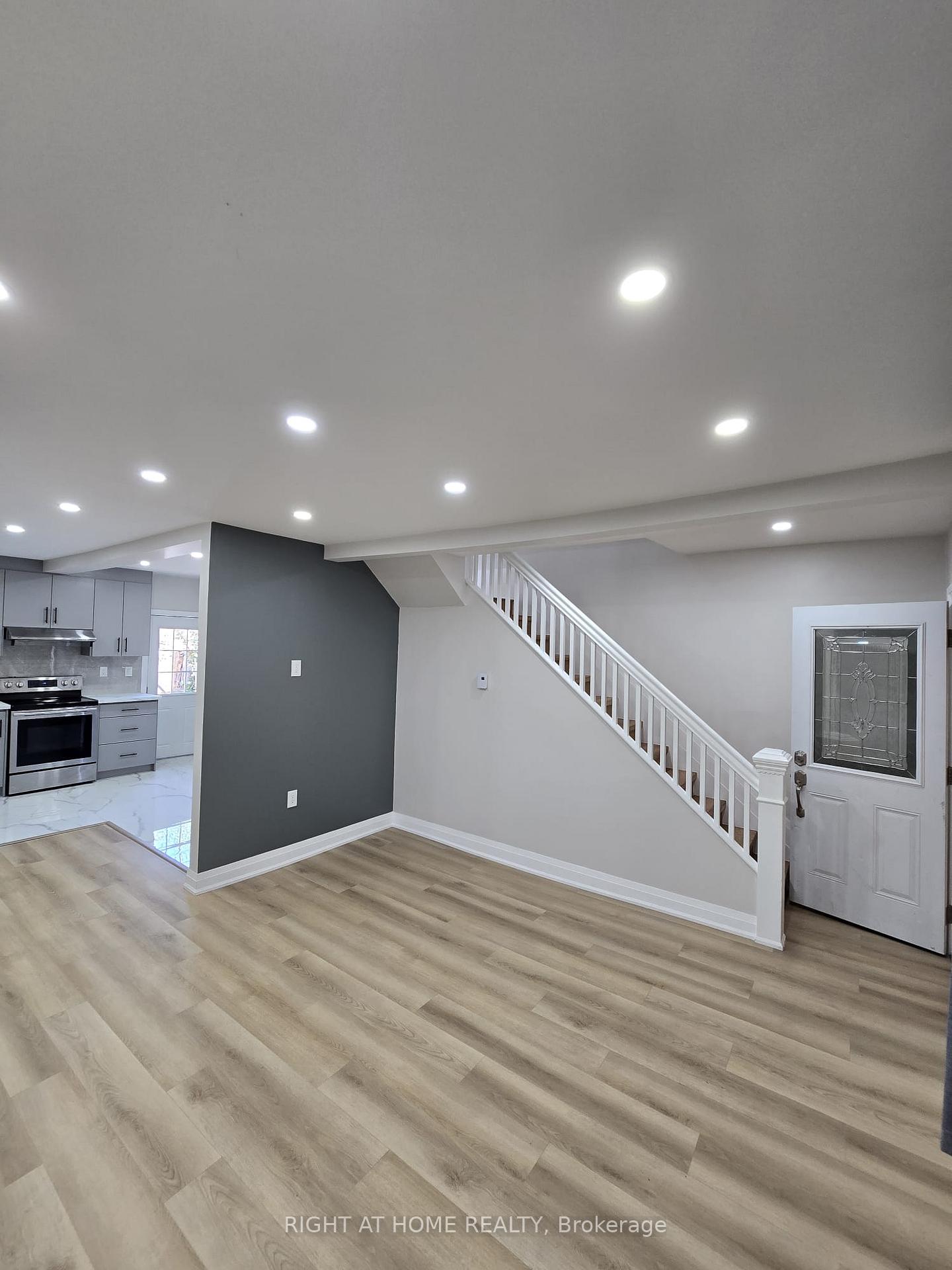 Photo 9 of 140 Napier Street, Sarnia — HOMEH