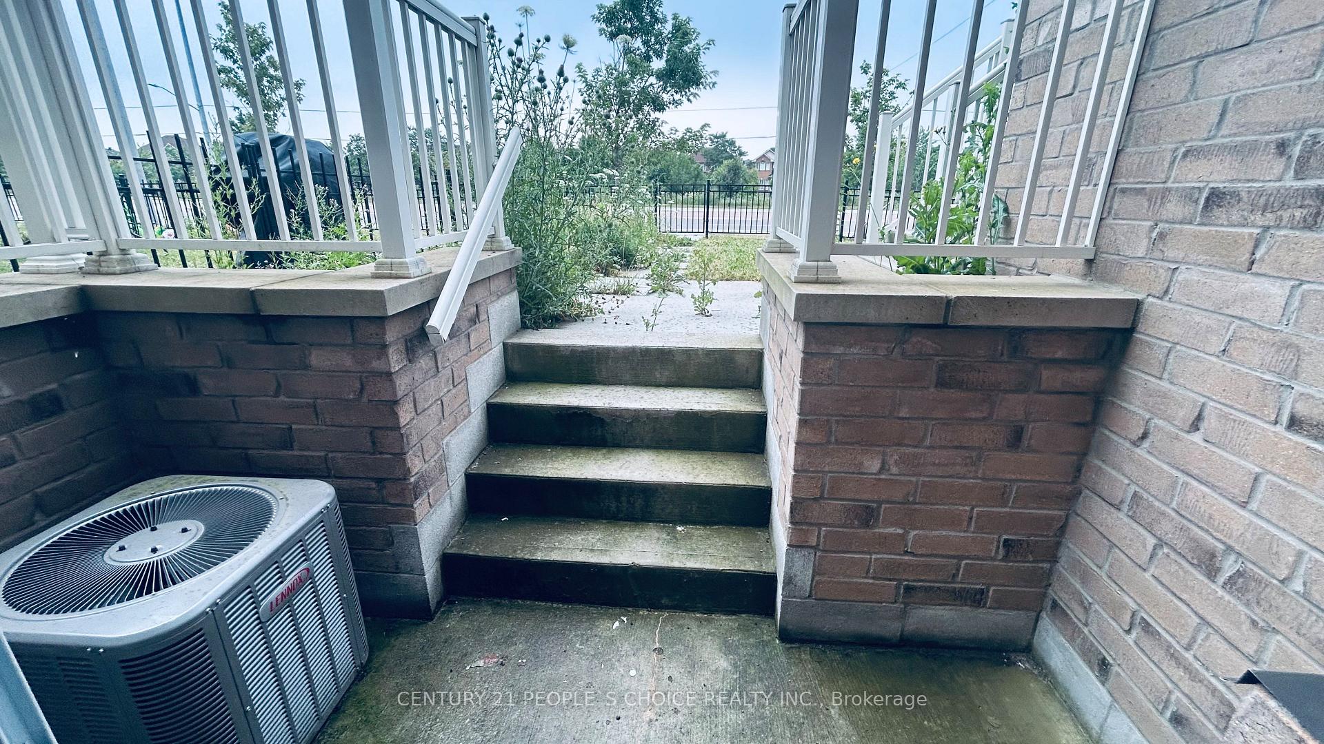 Photo 11 of 108 Golden Spring Drive, Brampton, Northwest Brampton — HOMEH