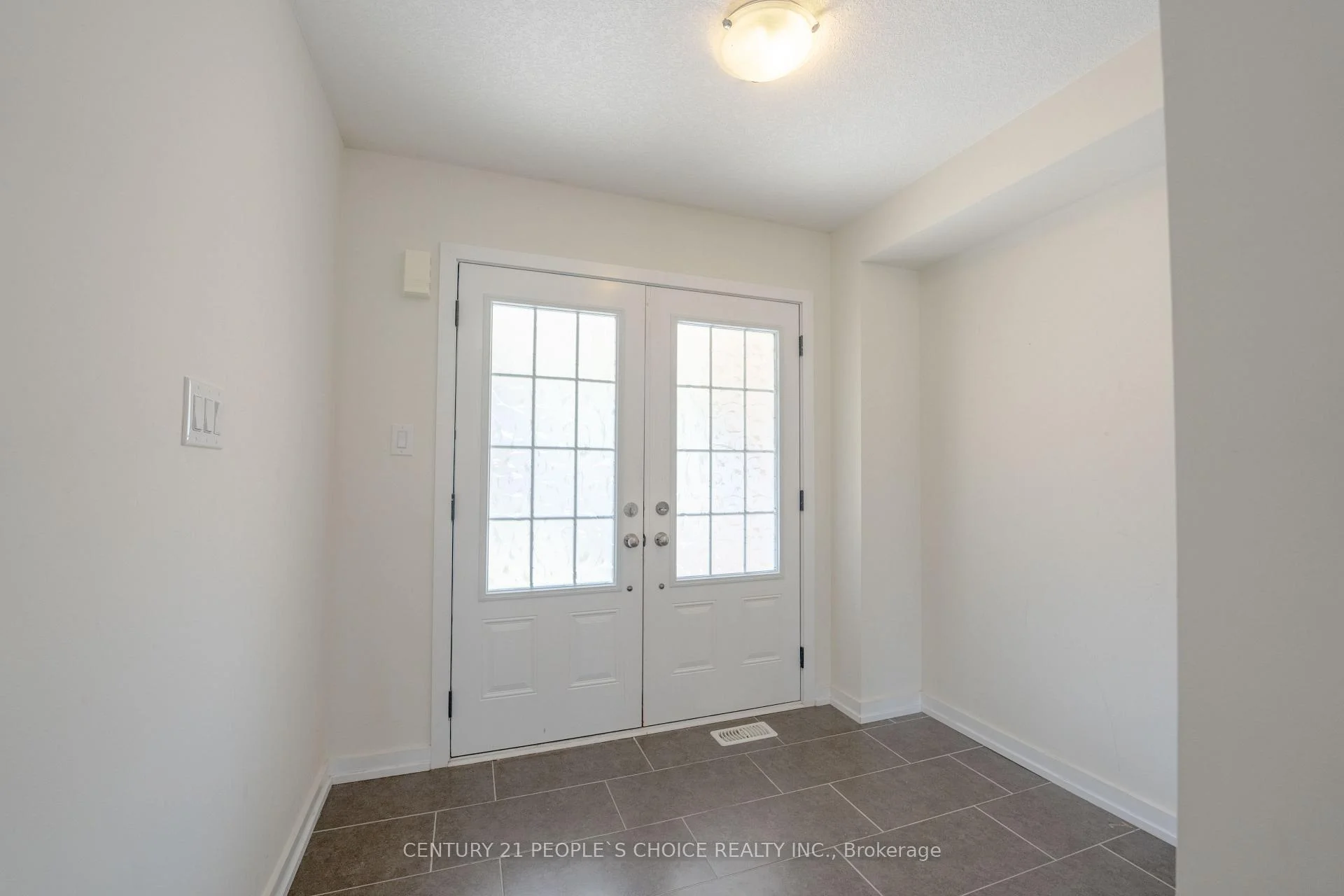 Photo 14 of 108 Golden Spring Drive, Brampton, Northwest Brampton — HOMEH