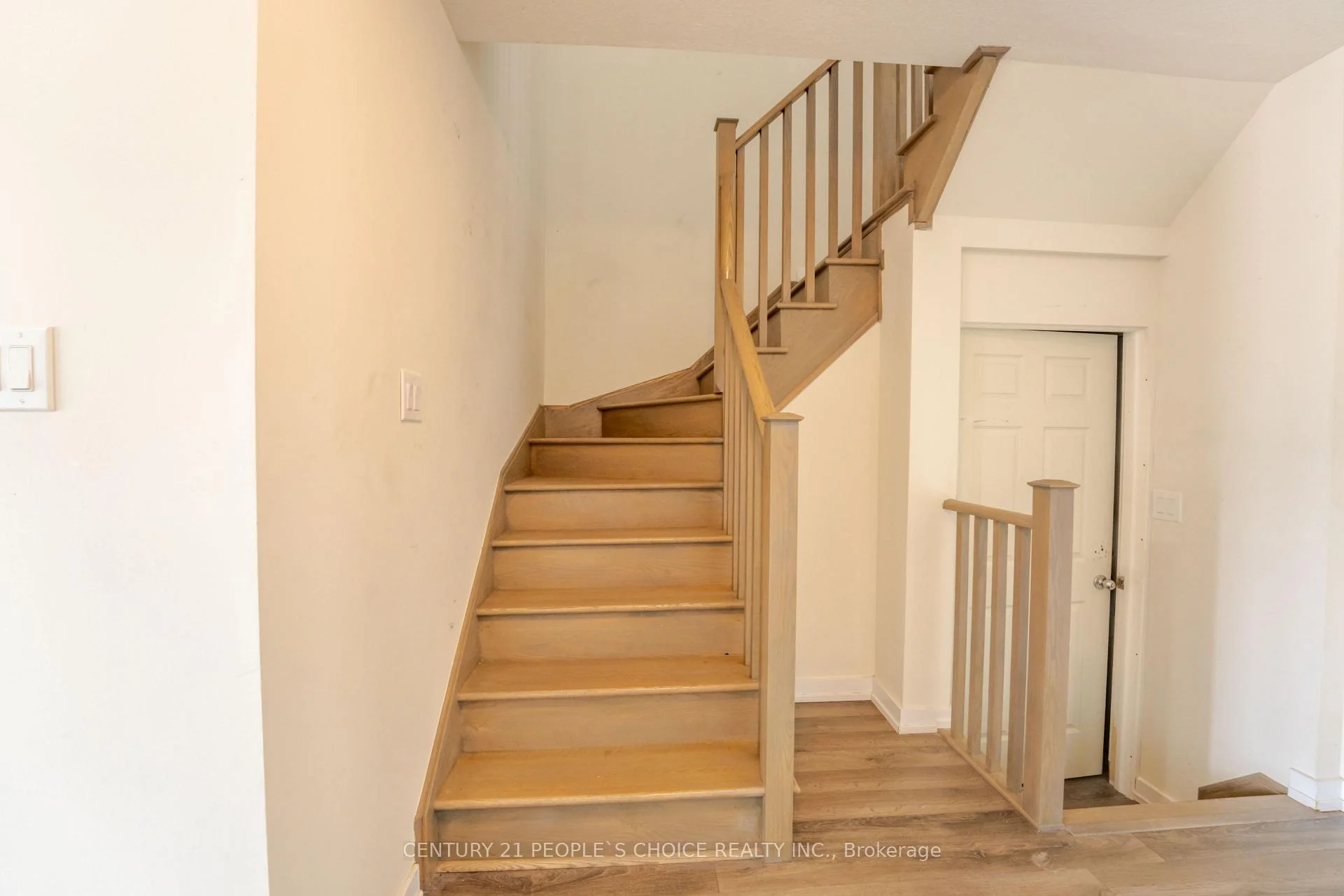 Photo 29 of 108 Golden Spring Drive, Brampton, Northwest Brampton — HOMEH
