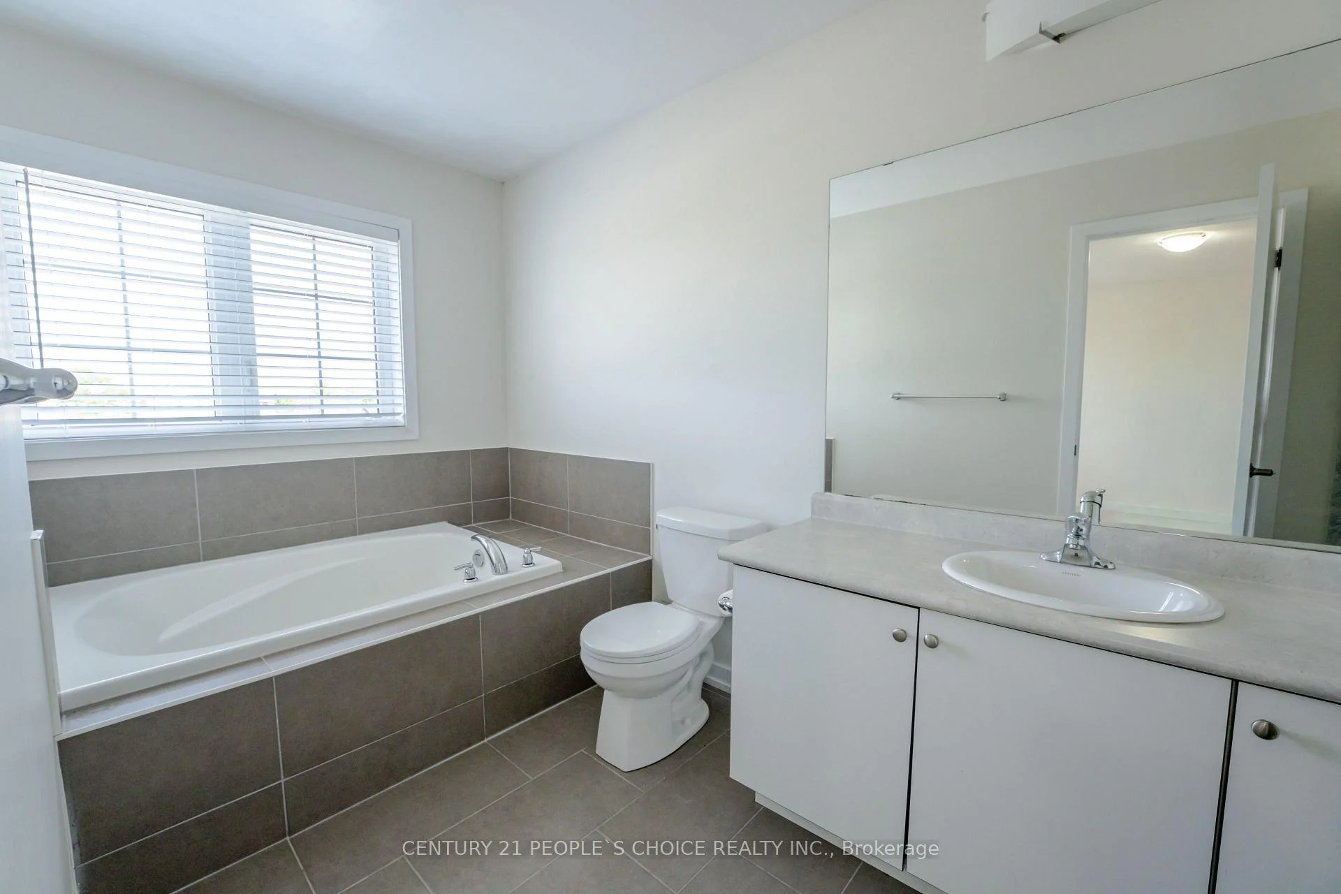 Photo 33 of 108 Golden Spring Drive, Brampton, Northwest Brampton — HOMEH